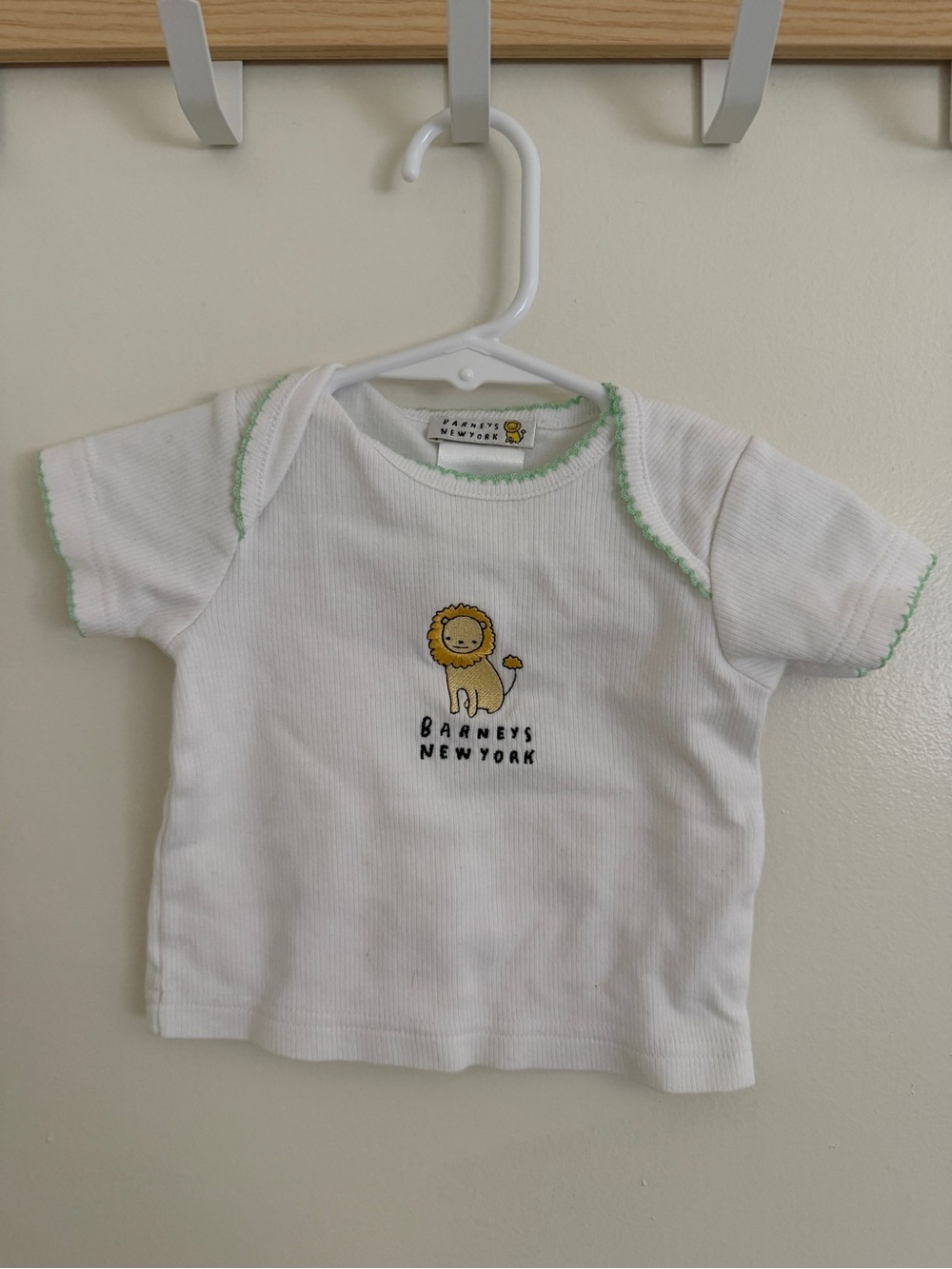 Barneys New York White Baby Top Clothes Lion Green Trim 0-6 Months